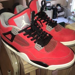 Air Jordan Fire Red 4s